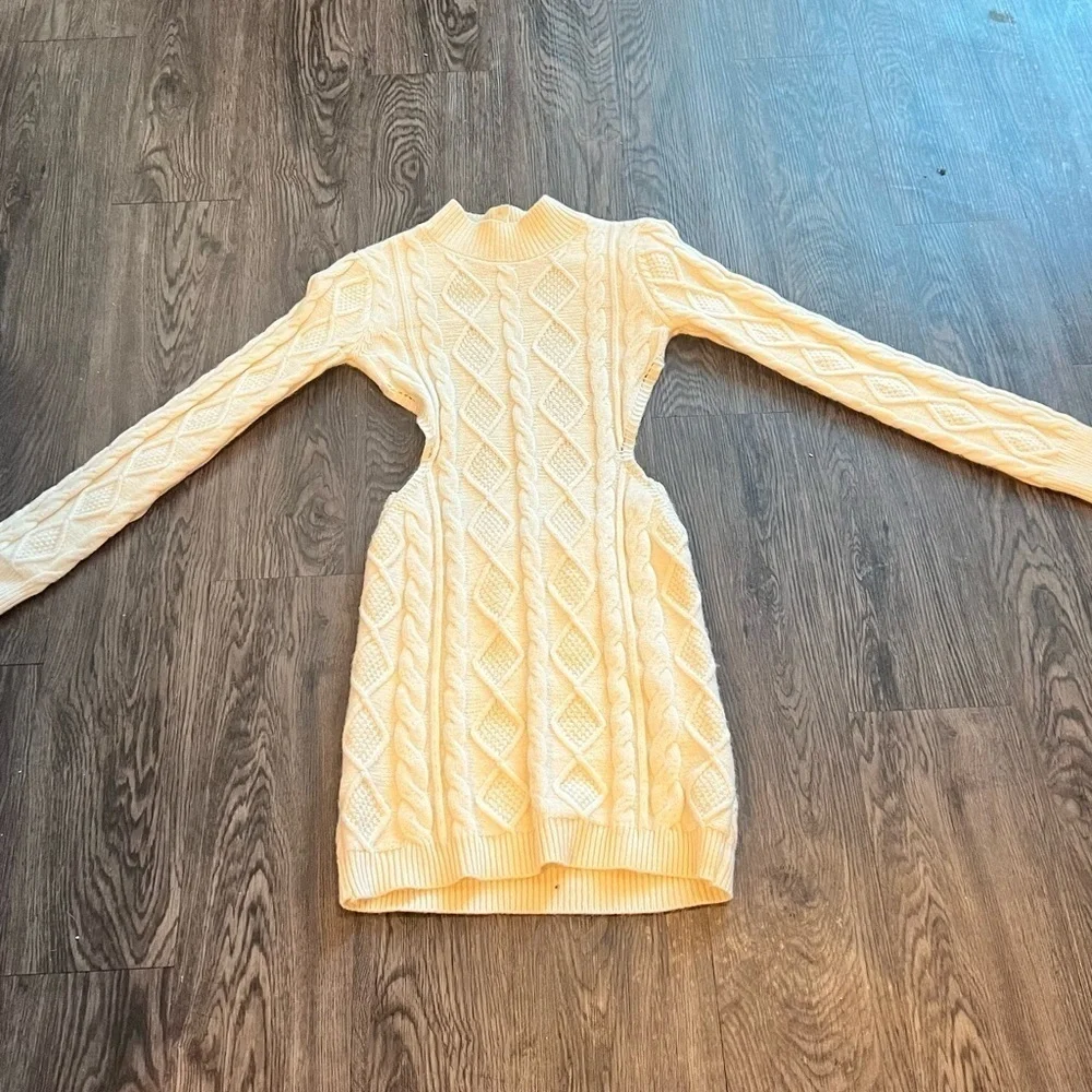 Beautiful backless knit dress by Rosedness size small​​​​​ - Picture 4 of 6